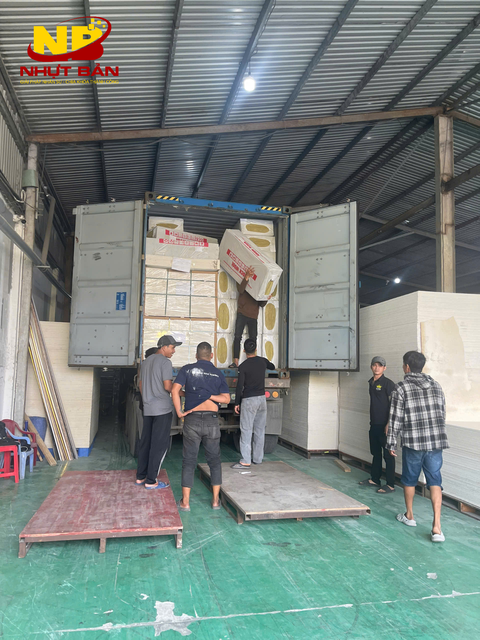 boc xep container gia re